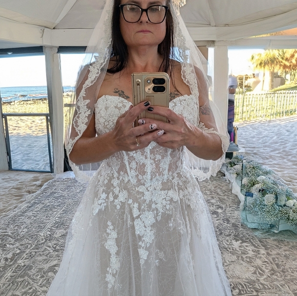 Gorgeous Sweetheart neckline wedding dress - Picture 7 of 9